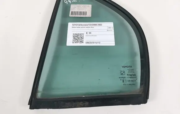 Toyota Avensis T220 Rear vent window glass 