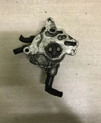 Volkswagen Touran I Vacuum pump 03G145209