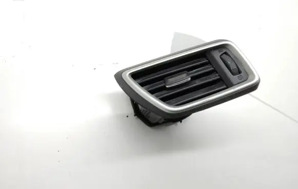 Nissan Qashqai Dashboard side air vent grill/cover trim 687604EA0A PG05LZ08 687604EH0A