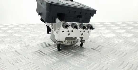 Volkswagen Golf VII ABS Pump 5Q0907379AA 5Q0614517T
