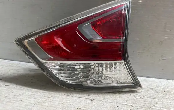 Tailgate rear/tail lights