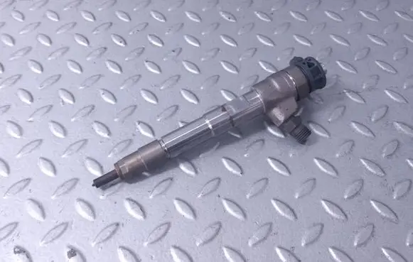 Mercedes-Benz A W177 Fuel injector 0445876882 0445110800