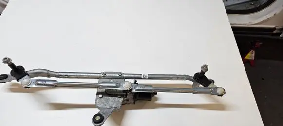 Front wiper linkage and motor