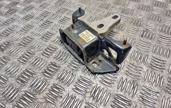 Engine mount bracket