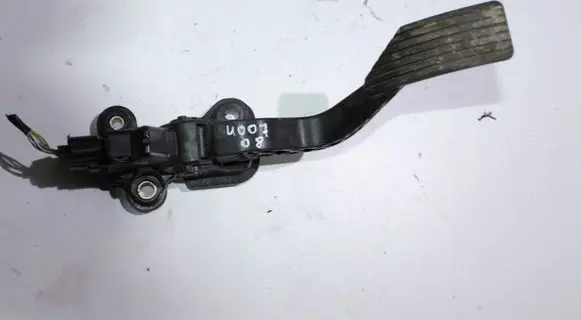 Mitsubishi Outlander Accelerator throttle pedal MN101543