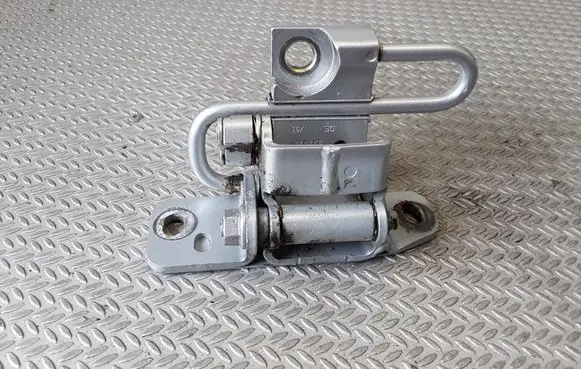 Volkswagen Phaeton Rear door lower hinge 3D4833412B