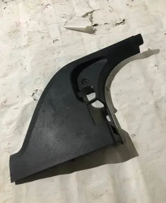 BMW 3 E90 E91 Foot area side trim 7066989 11242010 07055