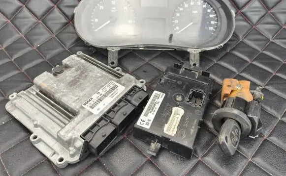 Renault Trafic II (X83) Engine control unit/module 0281014208 8200530975