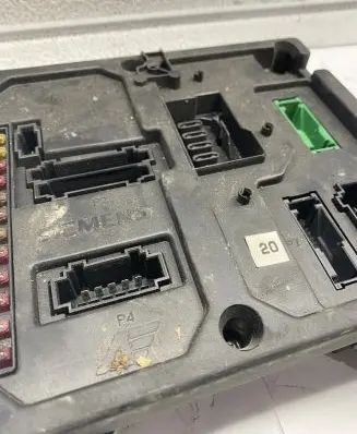 Volkswagen Sharan Fuse box set 108152001