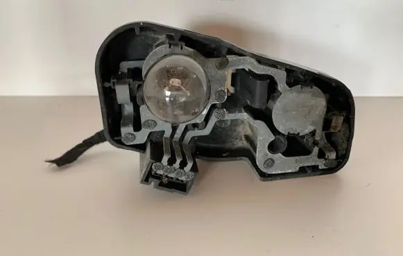 BMW 3 E46 Tail light bulb cover holder P21W32CP 280570R 2920