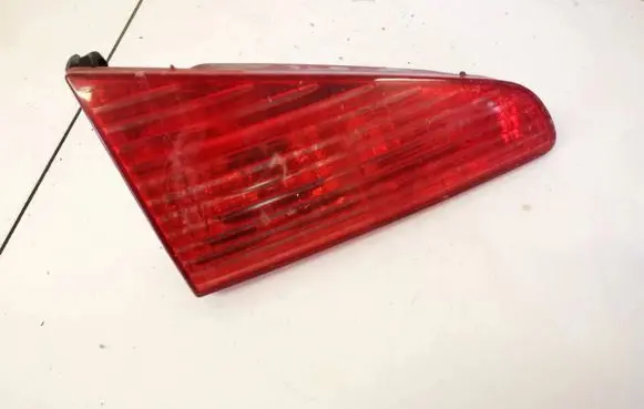 Peugeot 607 Tailgate rear/tail lights