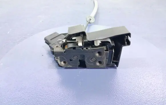 Volvo XC60 Front door lock 31253657