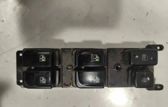 Hyundai Sonata Electric window control switch 202004436 746141839 03K310QD