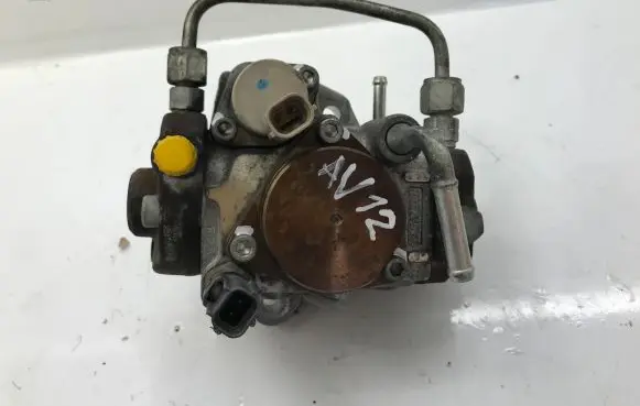 Toyota Avensis T250 Fuel injection high pressure pump 221000R020 HU2940000301