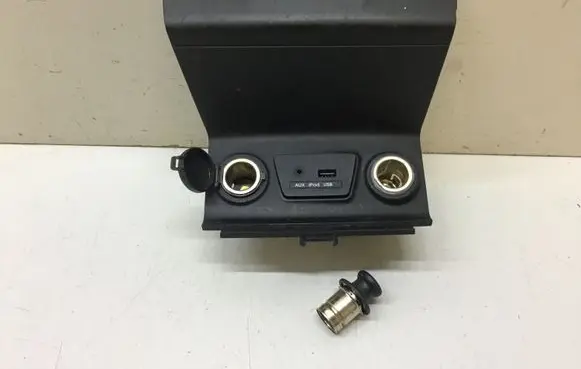 Hyundai ix35 USB socket connector 961102S000 961102S000TAN 846202Y800