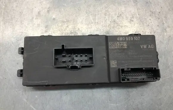 Audi A4 S4 B9 Tailgate/trunk control unit/module 4M0959107