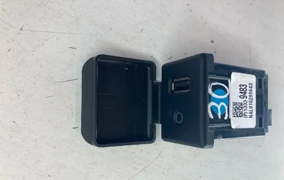 Opel Meriva B AUX in-socket connector 13339483
