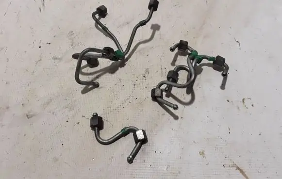 Renault Kangoo II Fuel injector supply line/pipe 