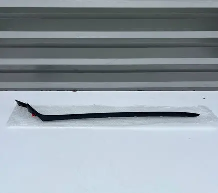 Maserati Grecale Rubber seal front door window/glass 670269426 3751 C115