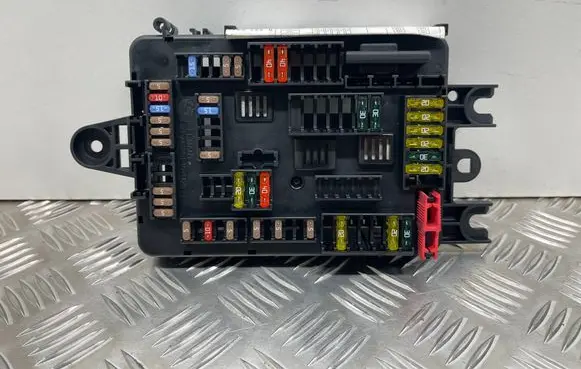 BMW 3 F30 F35 F31 Fuse module 9337881