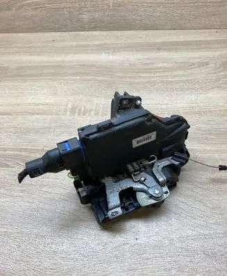 Volkswagen Caddy Front door lock 3D1837015
