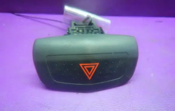 Nissan Primera Hazard light switch 06016