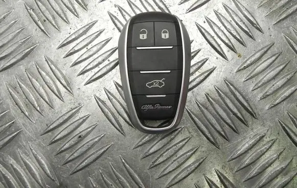 Alfa Romeo Giulia Ignition key/card 2016DJ1270 M3424