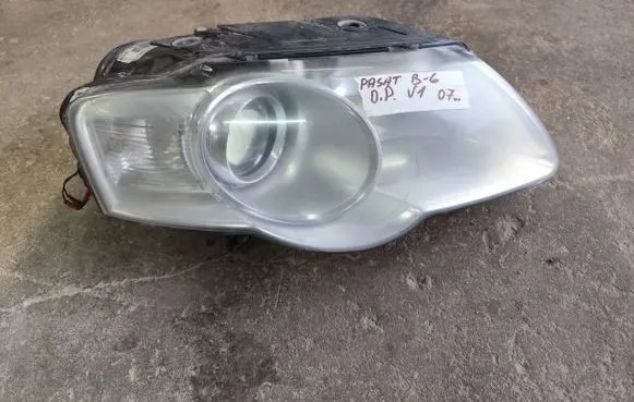 Volkswagen PASSAT B6 Headlight/headlamp