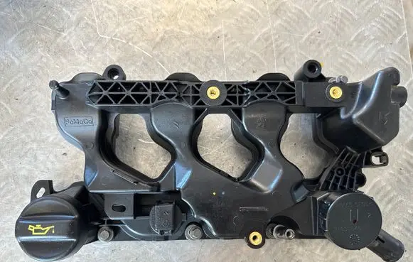 Peugeot 3008 II Rocker cam cover 9827622780
