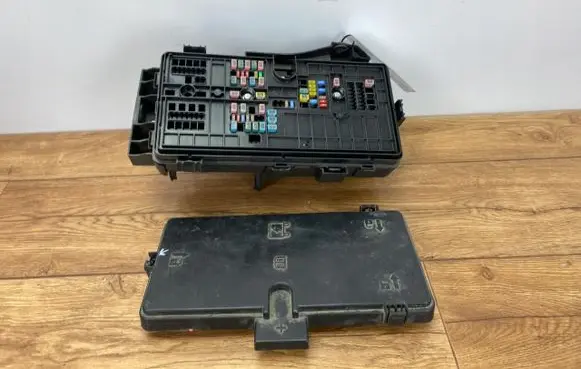 Ford Explorer VI Fuse box set L1MT-14D068-CF
