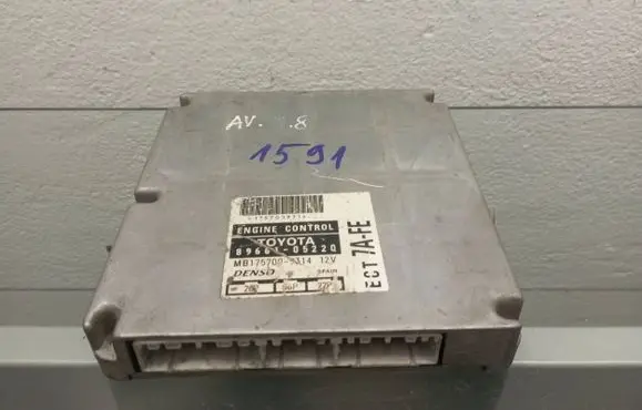 Toyota Avensis T220 Engine control unit/module 8966105220 1757009314 MB1757009314