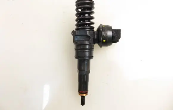 Skoda Octavia Mk1 (1U) Fuel injector 0414720037 038130073AJ