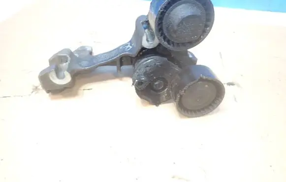 Nissan Qashqai+2 Generator/alternator bracket 117108063R