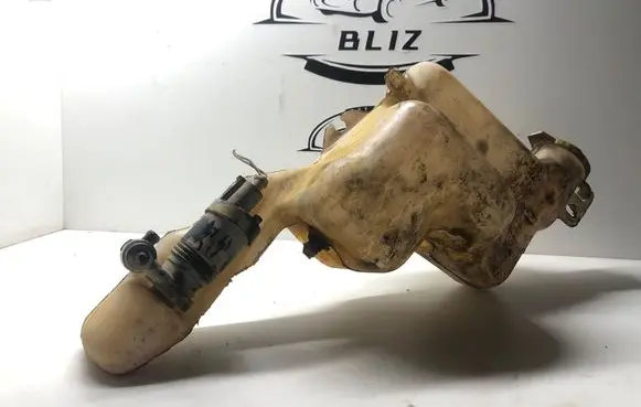 Windshield washer fluid reservoir/tank