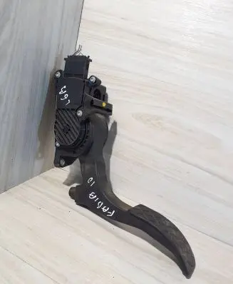 Skoda Fabia Mk2 (5J) Accelerator throttle pedal 6Q1721503F 890230523 0280755063