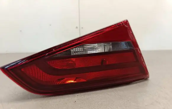 Tailgate rear/tail lights