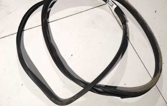 Subaru Legacy Rubber seal front coupe door 