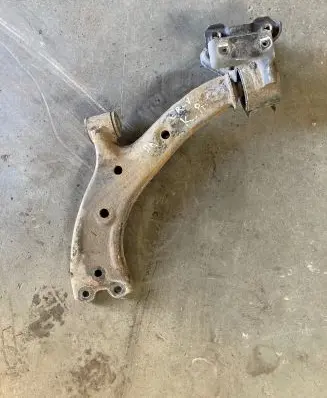 Front lower control arm/wishbone