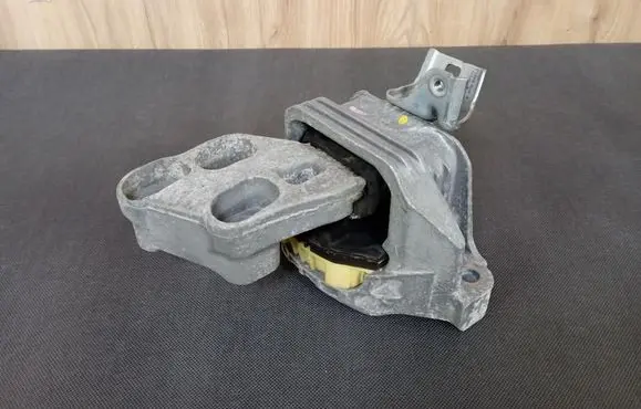 Mercedes-Benz B W246 W242 Gearbox mounting bracket 2462400617 A2462400617