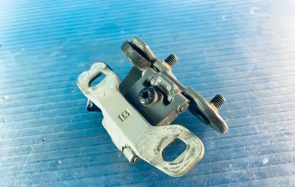 BMW 1 E81 E87 Tailgate/trunk/boot hinge 7060625