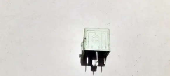 BMW 5 E39 Other relay 61368373700 v23134-k59-x312