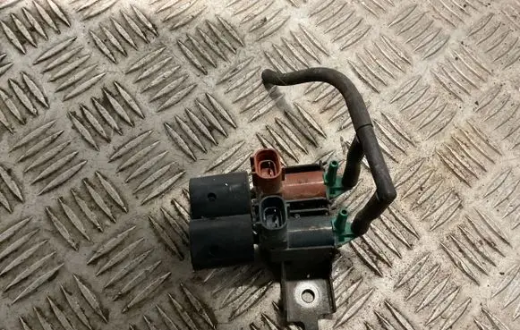 Toyota Hilux (N80, N90, N100, N110) Vacuum valve 