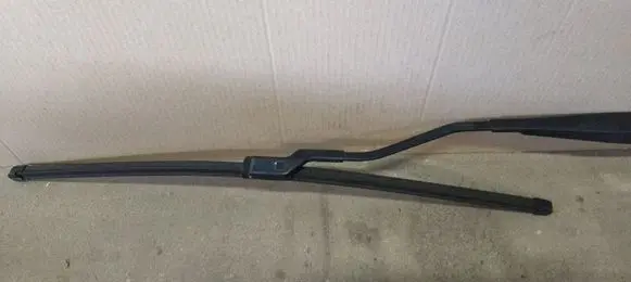 Volvo V40 Windshield/front glass wiper blade 31276064