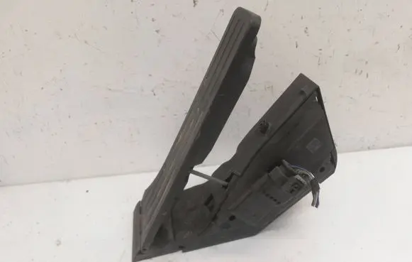 Mercedes-Benz E W213 Accelerator throttle pedal A2053000004 0210 230617