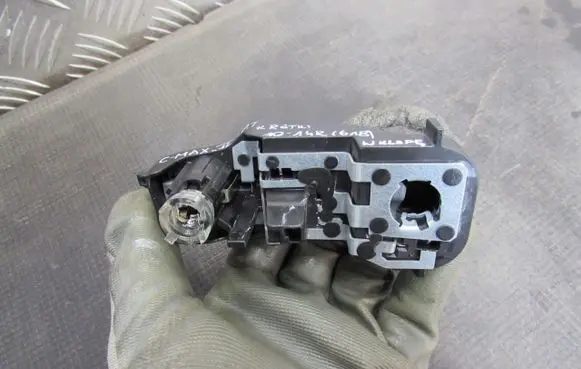 Ford C-MAX I Tail light bulb cover holder AM5113N004