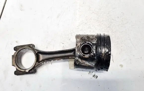 Volkswagen PASSAT B5.5 Piston with connecting rod 