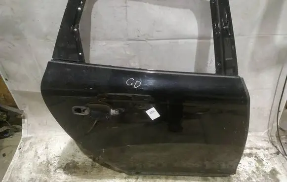 Volvo XC60 Rear door JUODOS