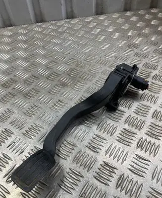 Peugeot 3008 II Accelerator throttle pedal 2714716 86ET38