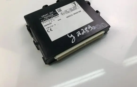 Toyota Avensis T270 Other control units/modules 8999005070