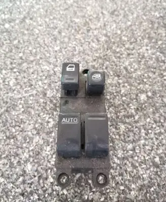 Nissan Almera N16 Electric window control switch